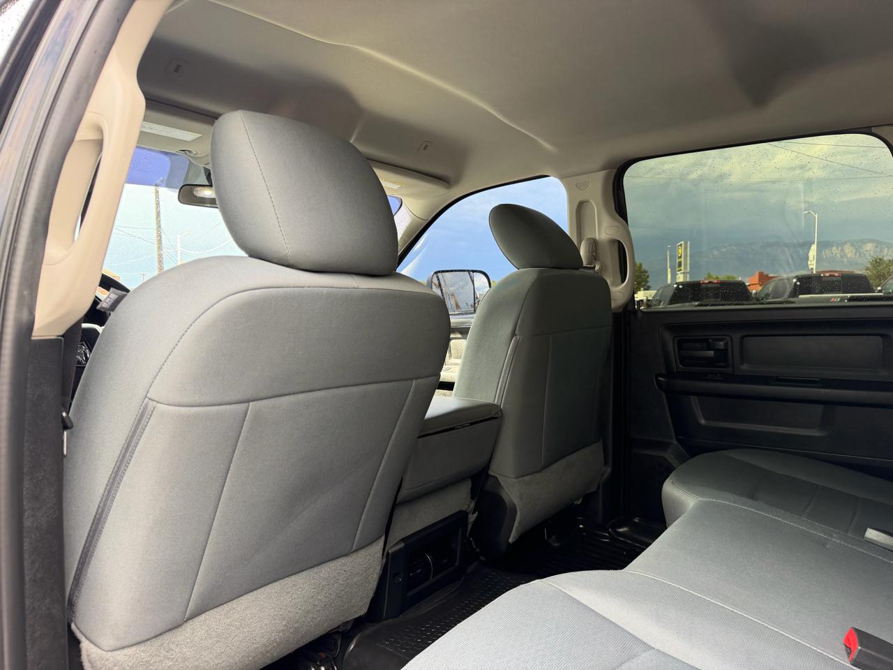 RAM 2500 Tradesman 4x4 Crew Cab 6'4" Box 2017
