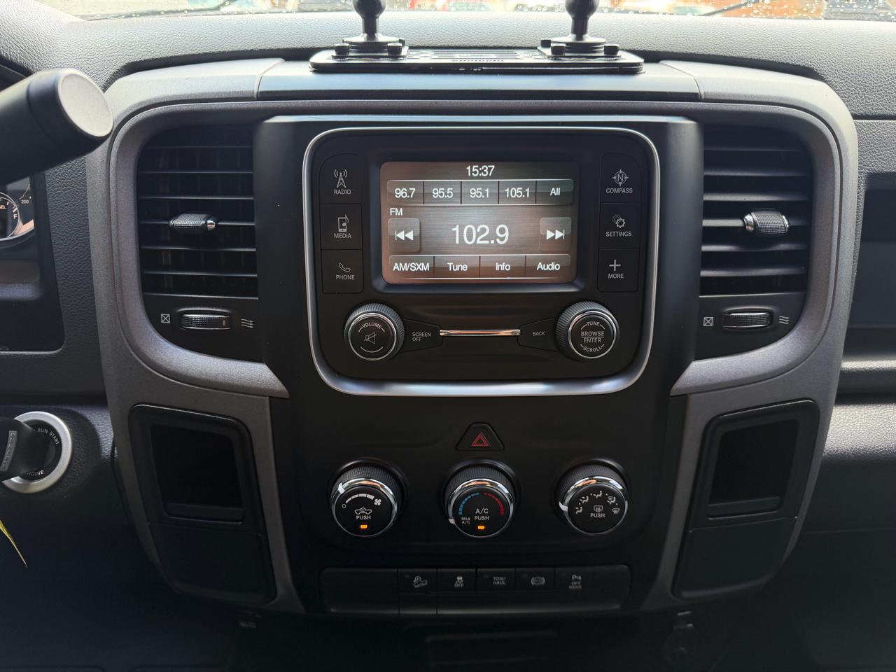 RAM 2500 Tradesman 4x4 Crew Cab 6'4" Box 2017