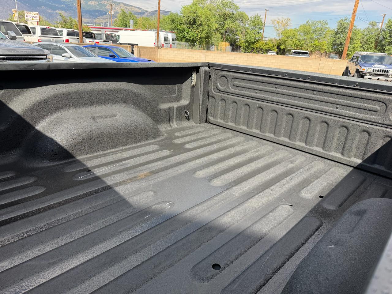 RAM 2500 Tradesman 4x4 Crew Cab 6'4" Box 2017