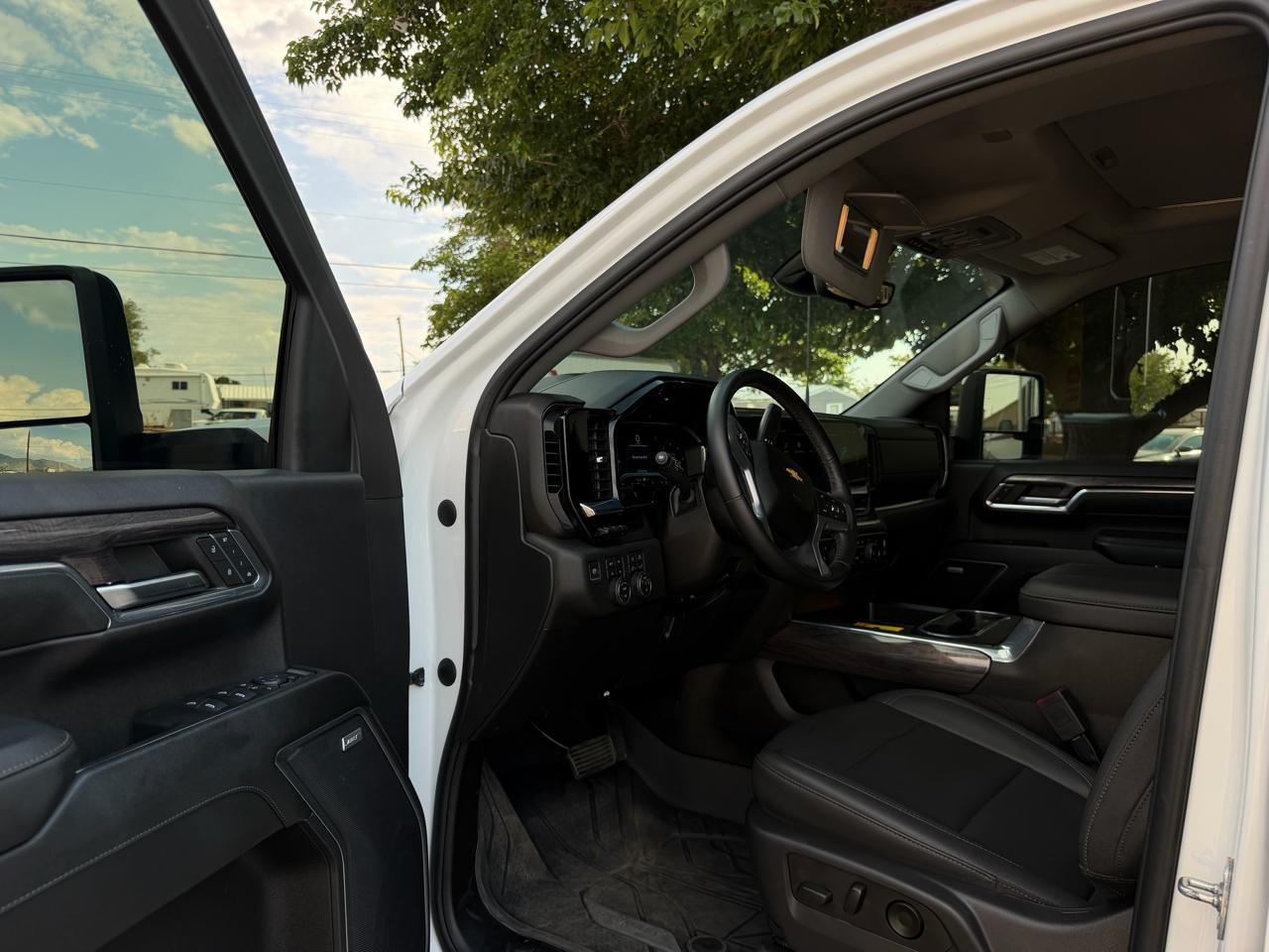 Chevrolet Silverado 3500HD 4WD Crew Cab 172" LTZ 2024