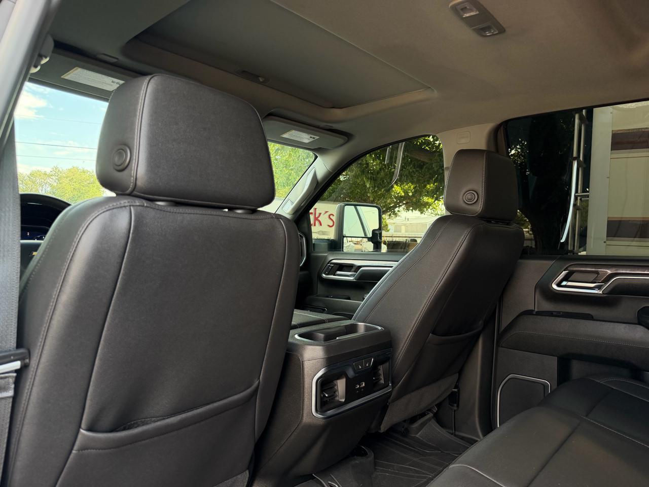 Chevrolet Silverado 3500HD 4WD Crew Cab 172" LTZ 2024
