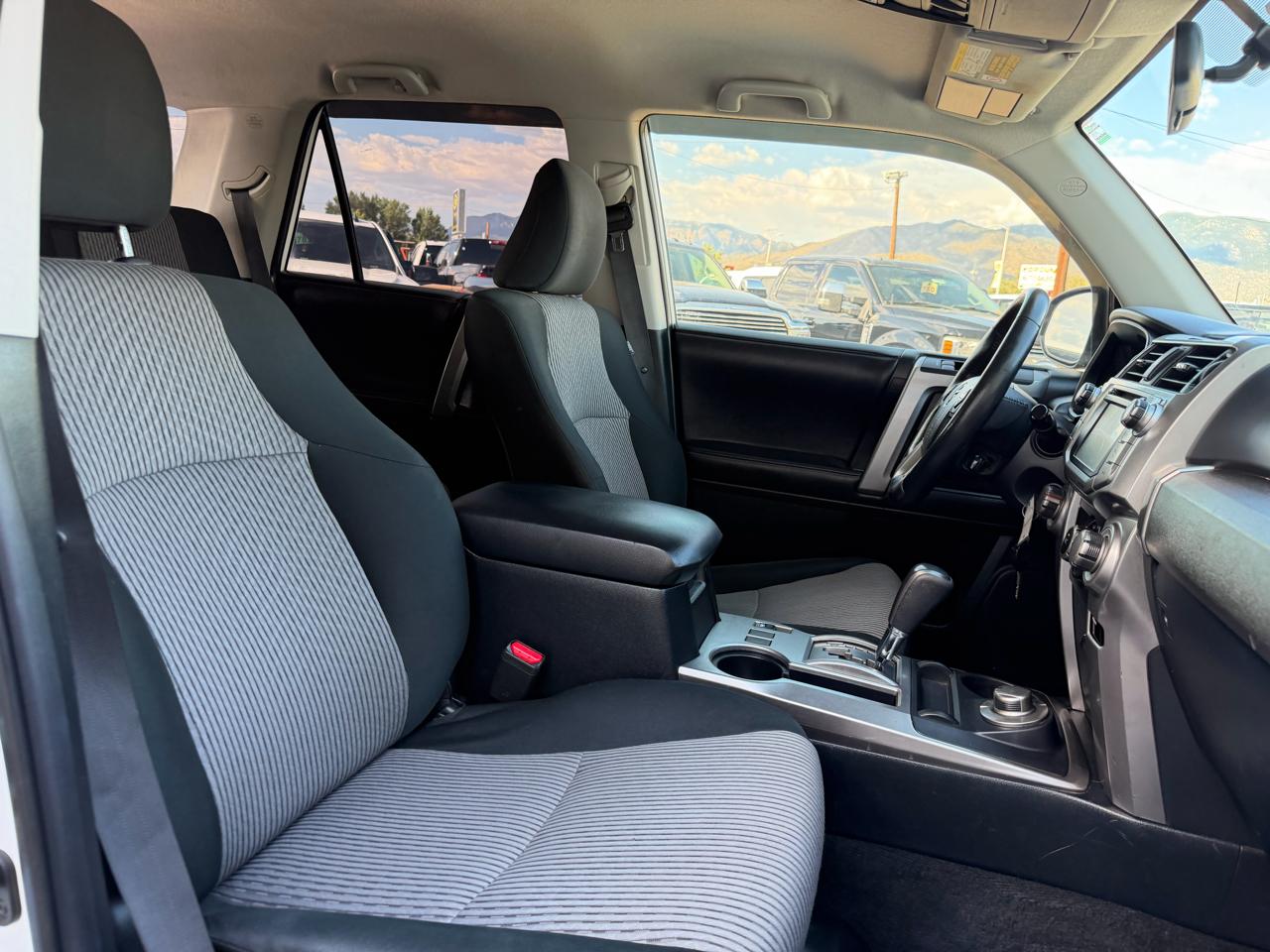 Toyota 4Runner SR5 4WD V6 2018