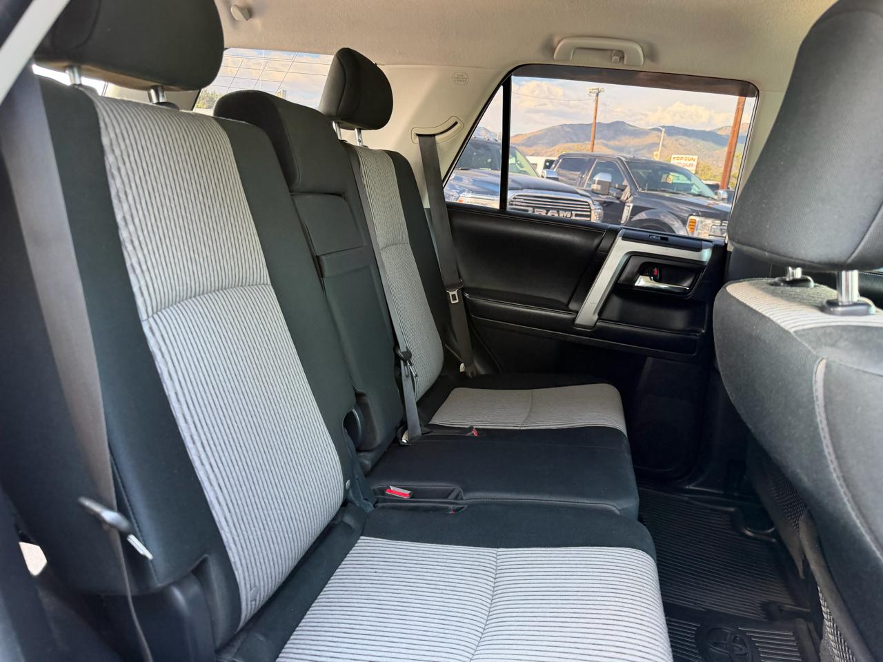 Toyota 4Runner SR5 4WD V6 2018