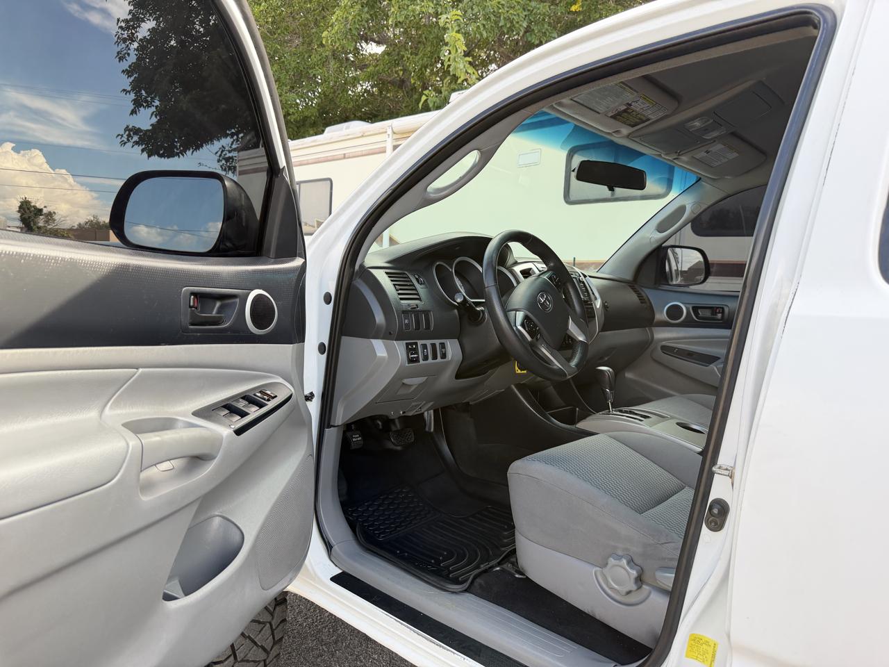 Toyota Tacoma 4WD Double Cab V6 AT (Natl) 2015