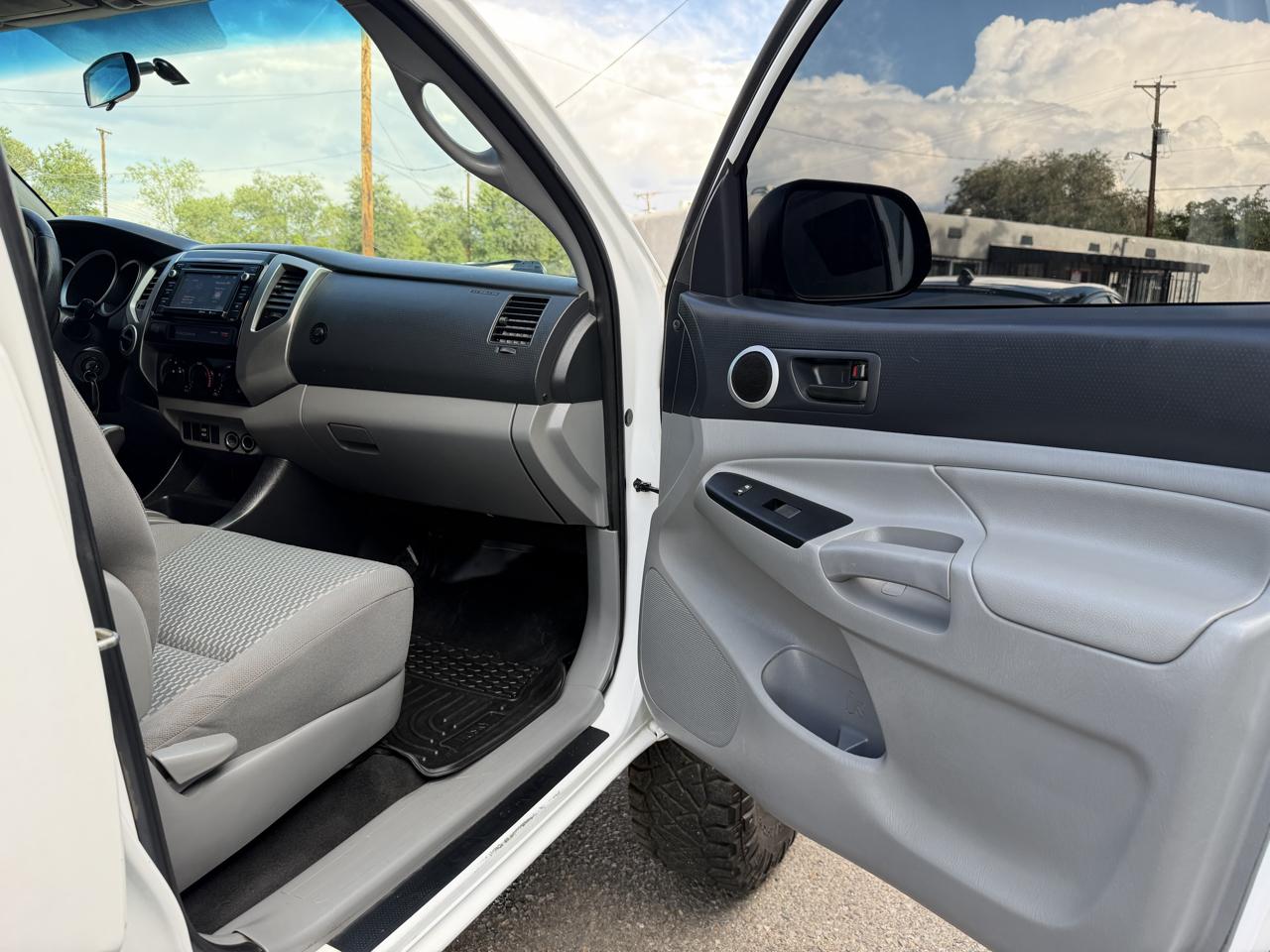 Toyota Tacoma 4WD Double Cab V6 AT (Natl) 2015