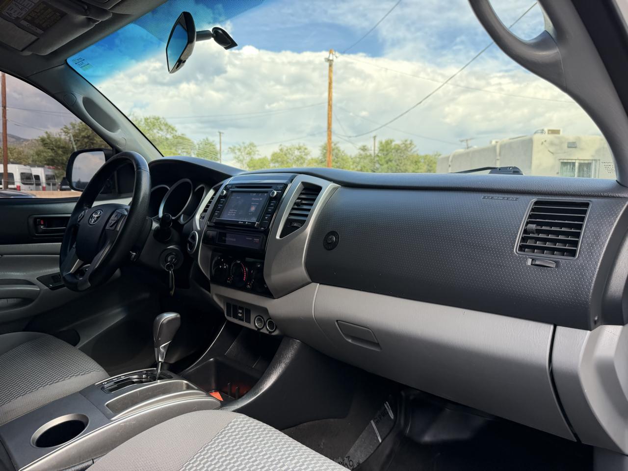 Toyota Tacoma 4WD Double Cab V6 AT (Natl) 2015