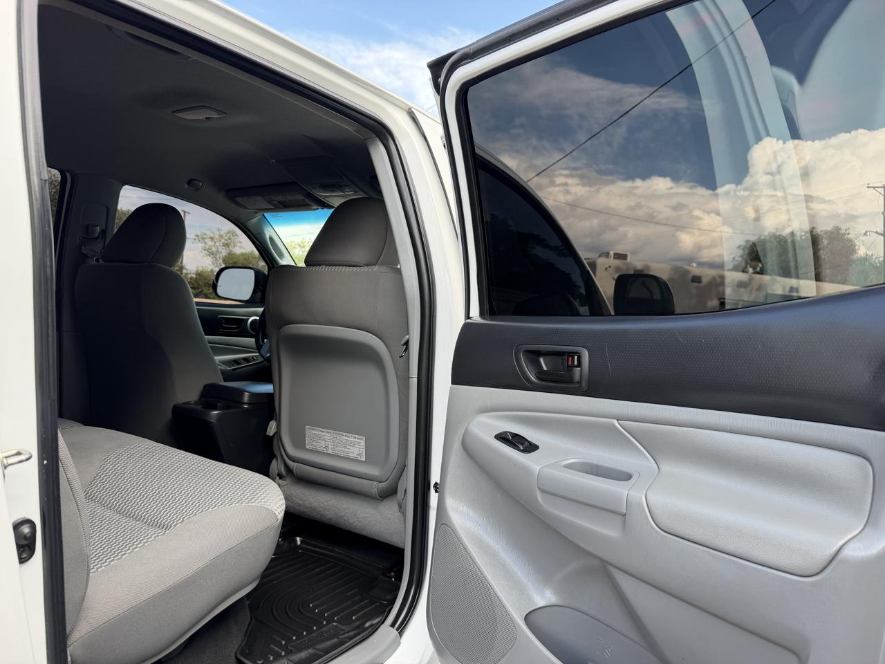 Toyota Tacoma 4WD Double Cab V6 AT (Natl) 2015
