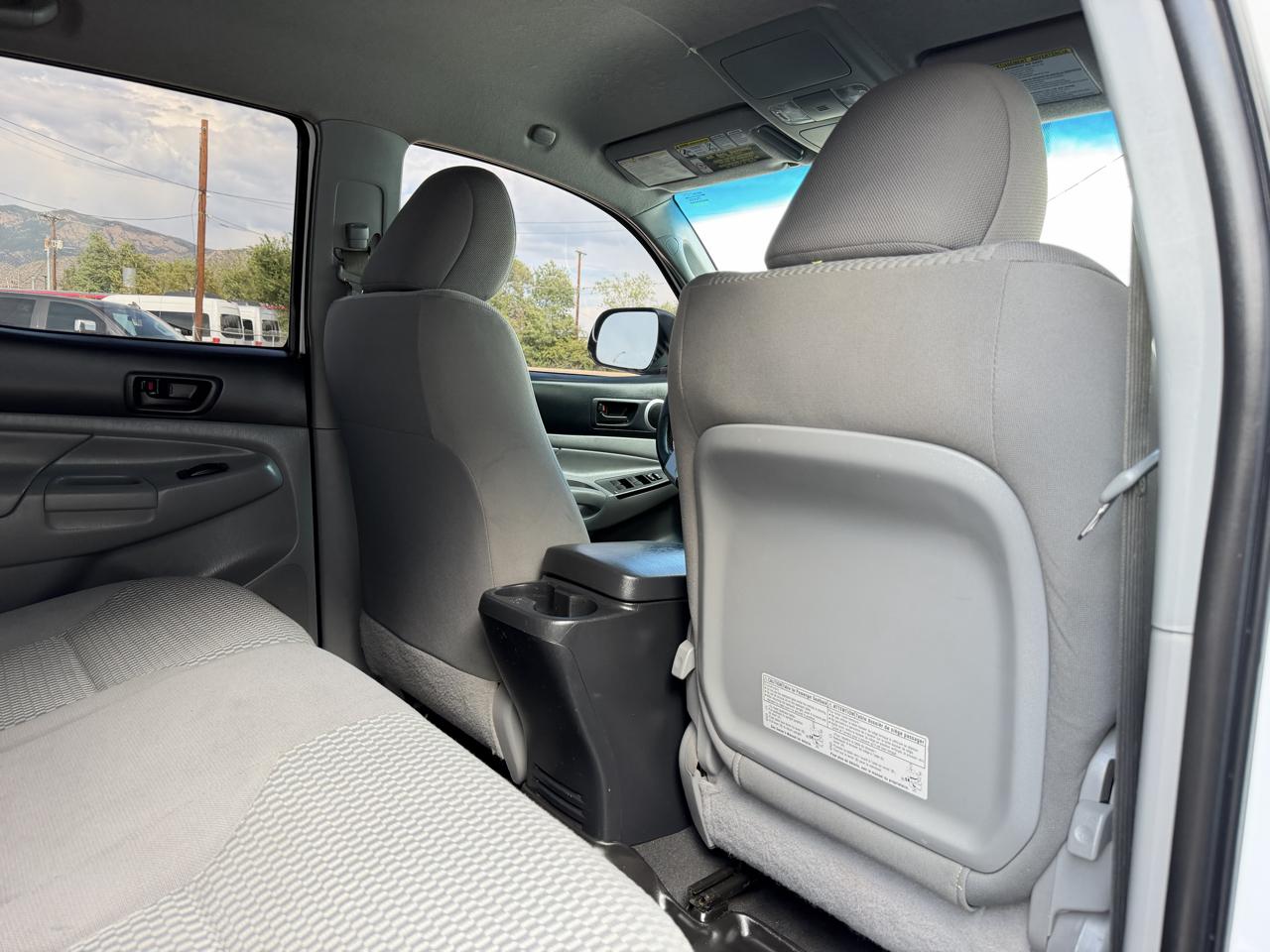 Toyota Tacoma 4WD Double Cab V6 AT (Natl) 2015