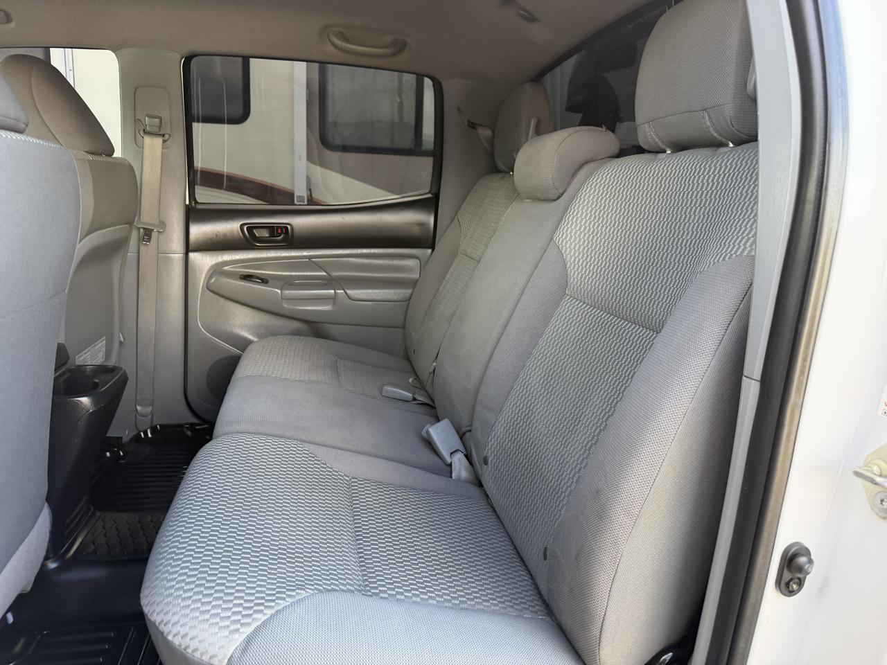 Toyota Tacoma 4WD Double Cab V6 AT (Natl) 2015
