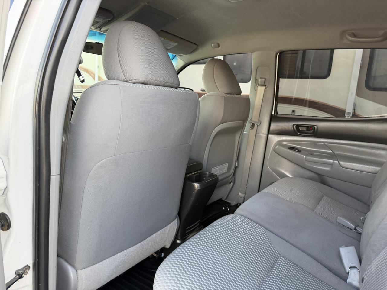 Toyota Tacoma 4WD Double Cab V6 AT (Natl) 2015