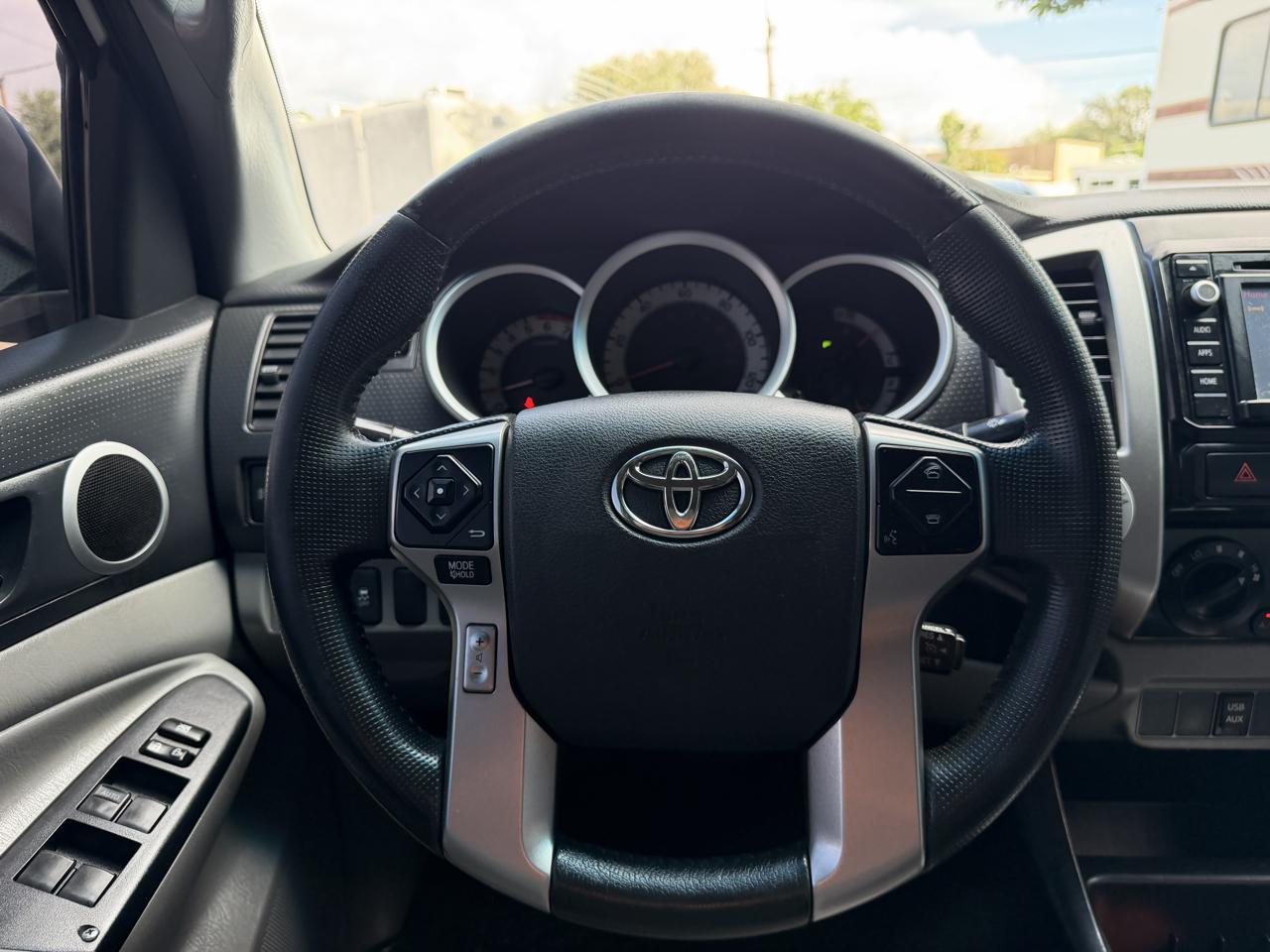Toyota Tacoma 4WD Double Cab V6 AT (Natl) 2015