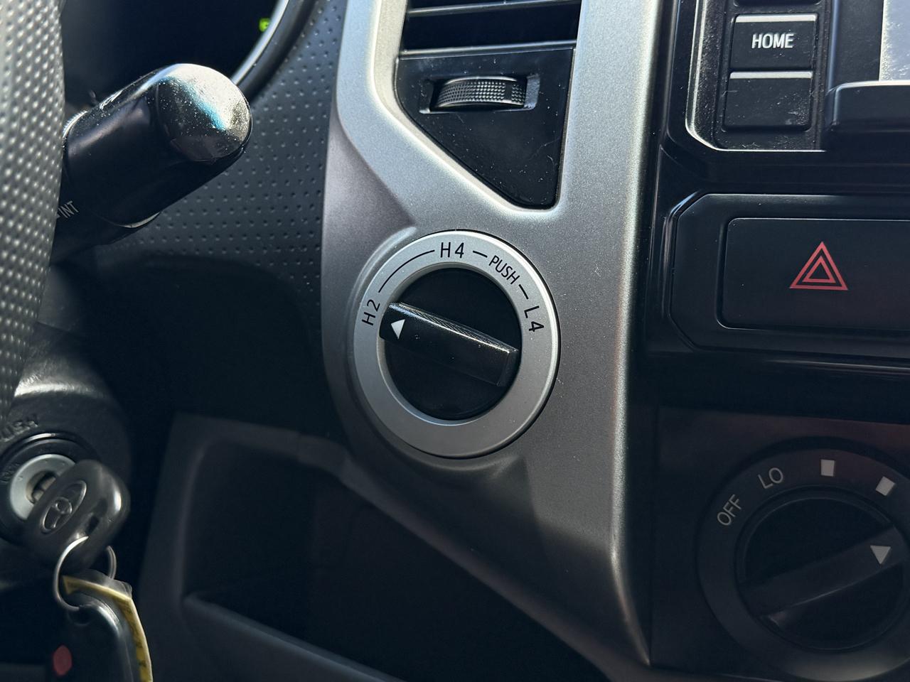 Toyota Tacoma 4WD Double Cab V6 AT (Natl) 2015