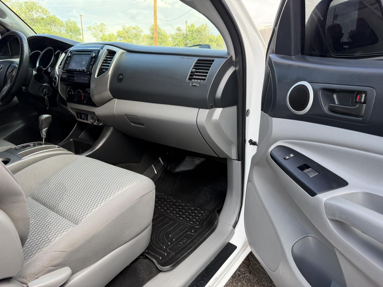 Toyota Tacoma 4WD Double Cab V6 AT (Natl) 2015