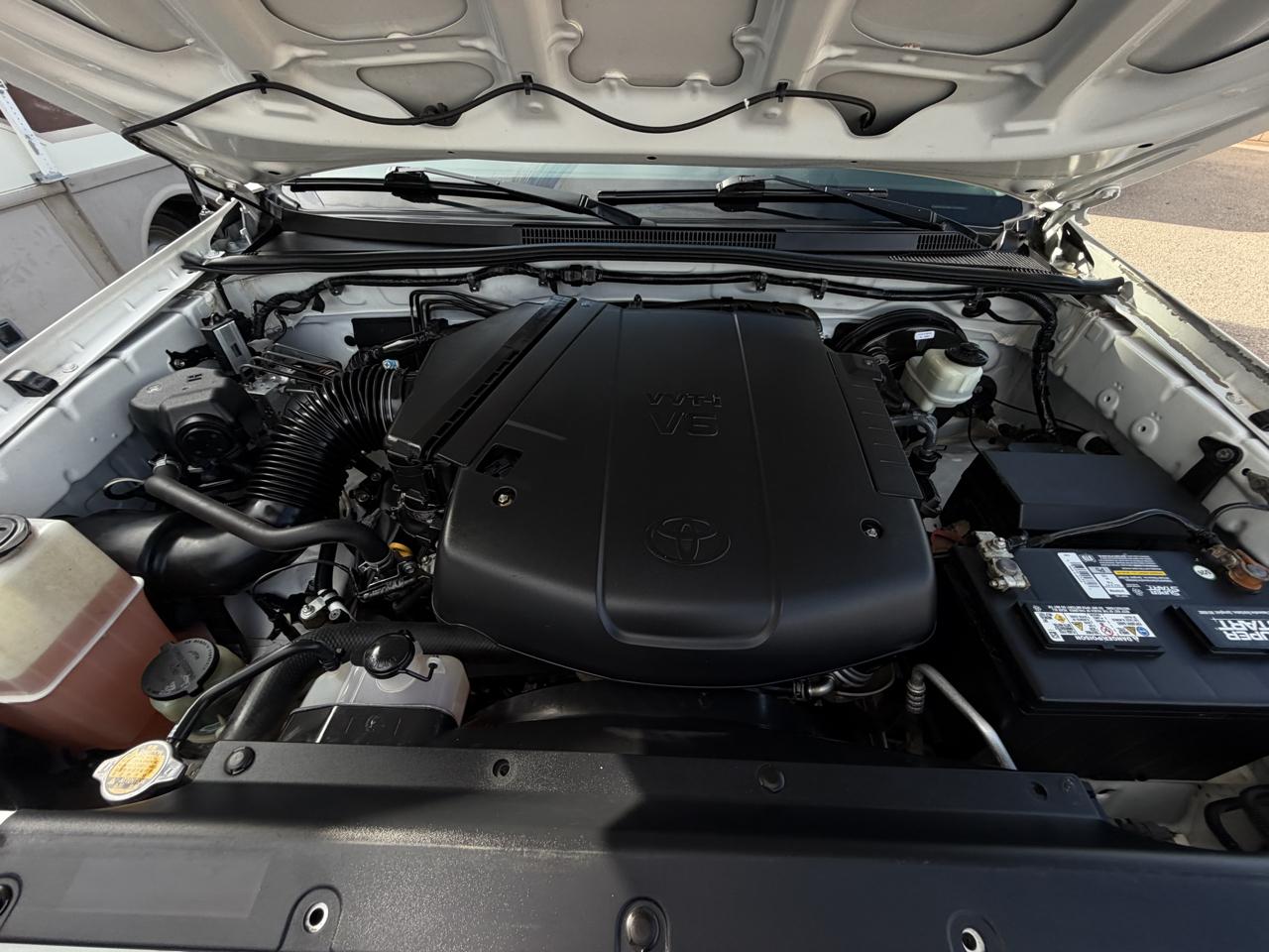 Toyota Tacoma 4WD Double Cab V6 AT (Natl) 2015