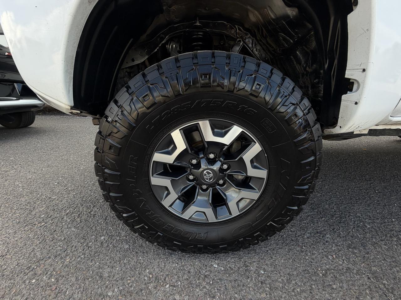 Toyota Tacoma 4WD Double Cab V6 AT (Natl) 2015