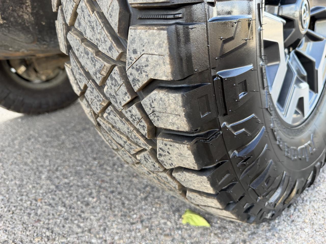 Toyota Tacoma 4WD Double Cab V6 AT (Natl) 2015