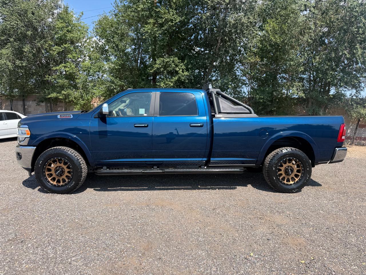 RAM 3500 Laramie 4x4 Crew Cab 8' Box 2022