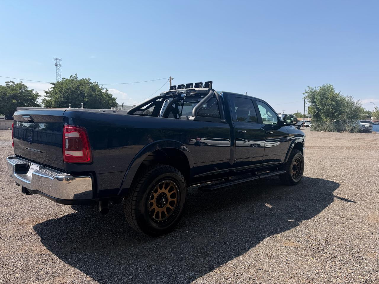 RAM 3500 Laramie 4x4 Crew Cab 8' Box 2022