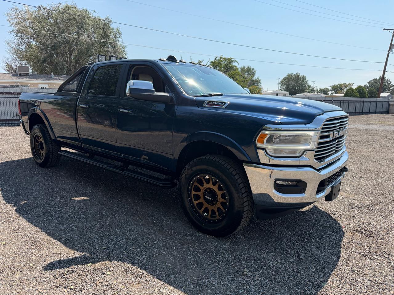 RAM 3500 Laramie 4x4 Crew Cab 8' Box 2022