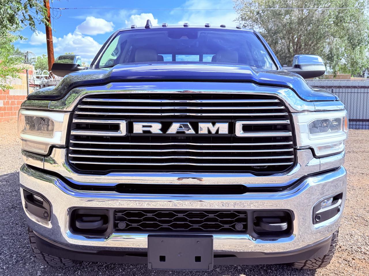 RAM 3500 Laramie 4x4 Crew Cab 8' Box 2022