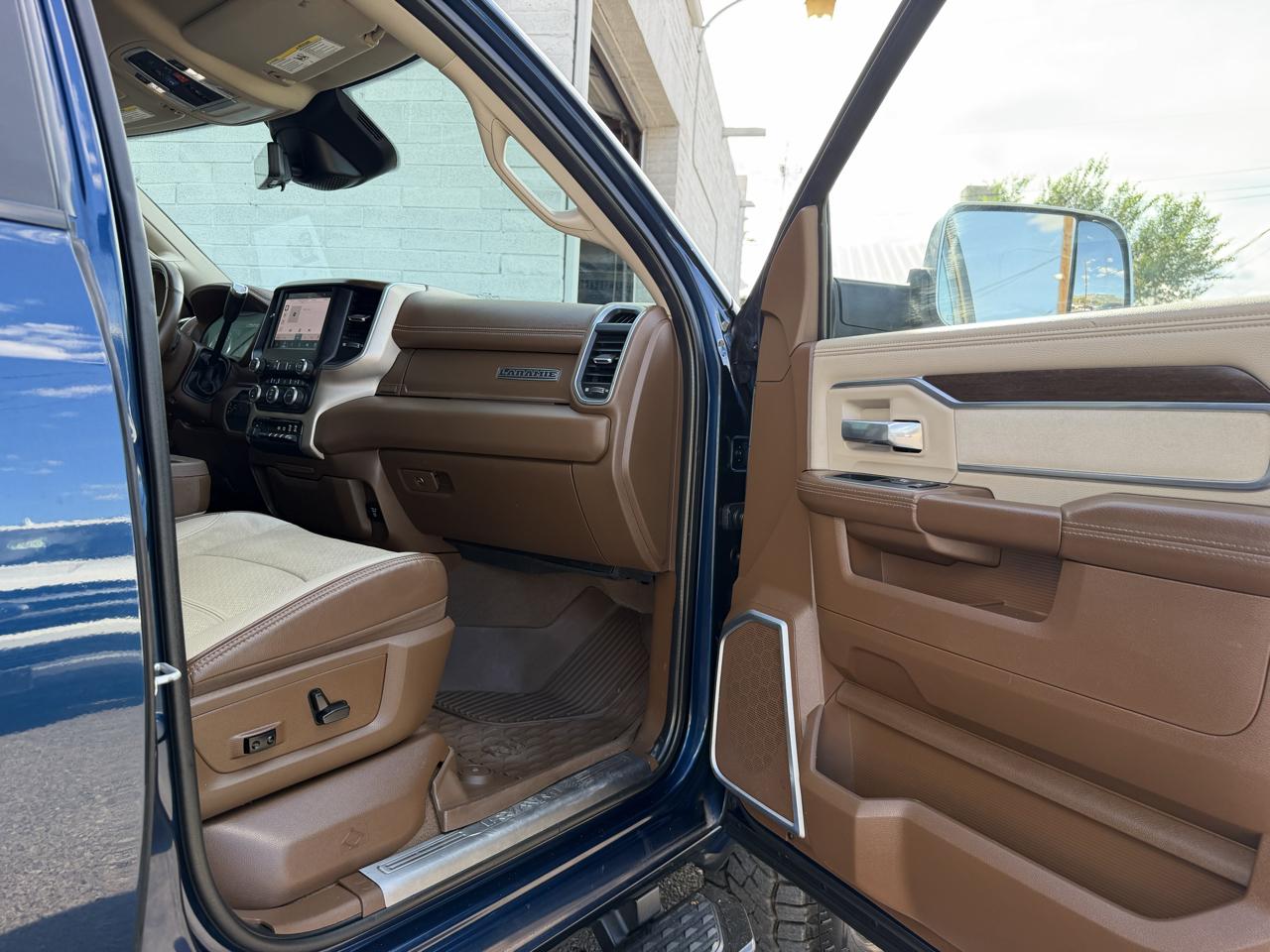RAM 3500 Laramie 4x4 Crew Cab 8' Box 2022
