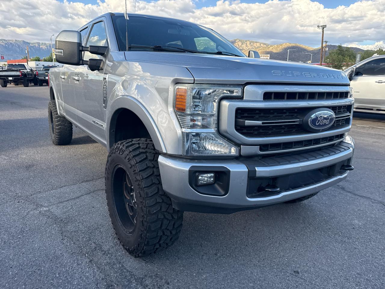 Ford Super Duty F-350 SRW Lariat 4WD Crew Cab 6.75' Box 2022