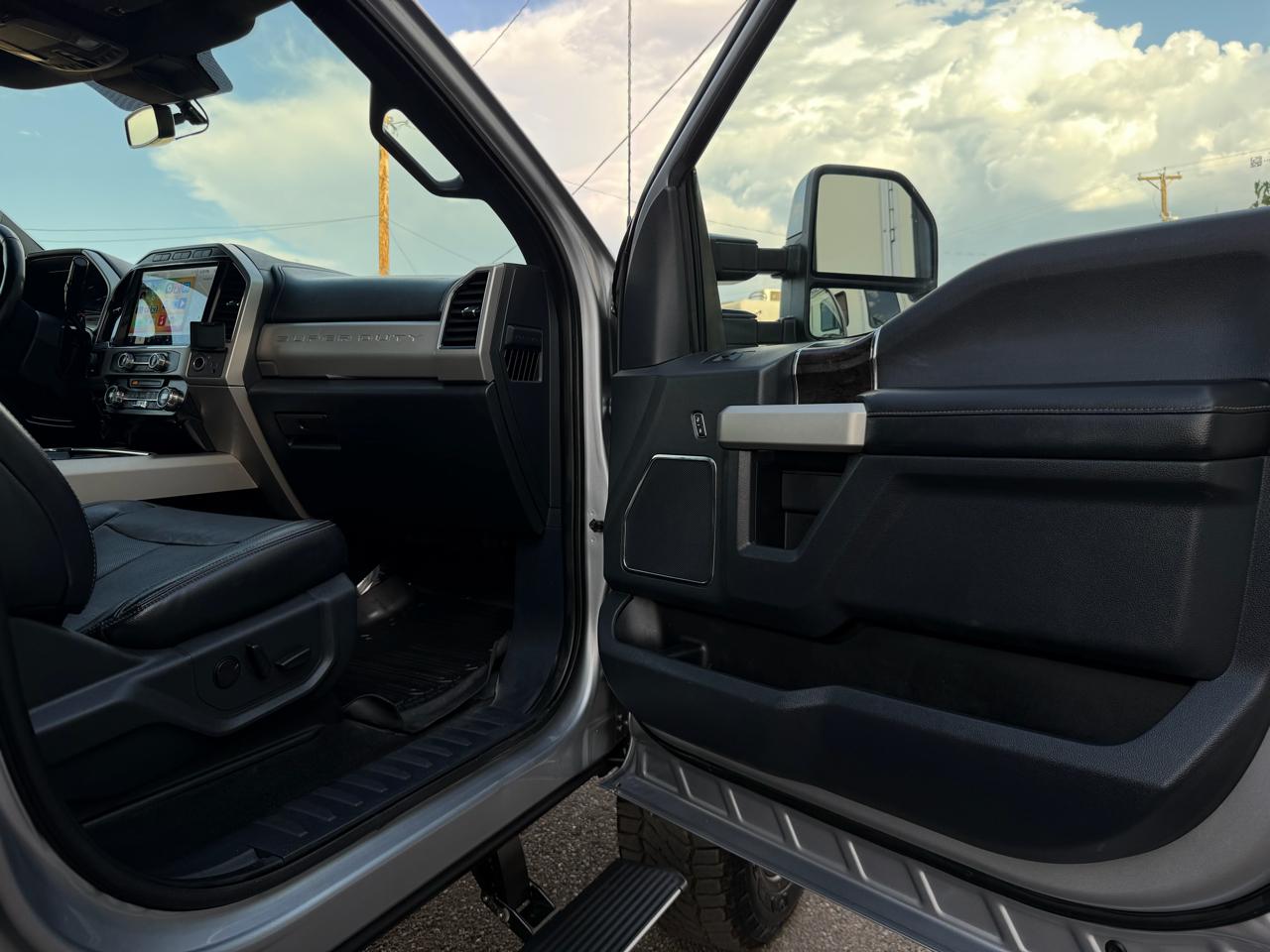 Ford Super Duty F-350 SRW Lariat 4WD Crew Cab 6.75' Box 2022
