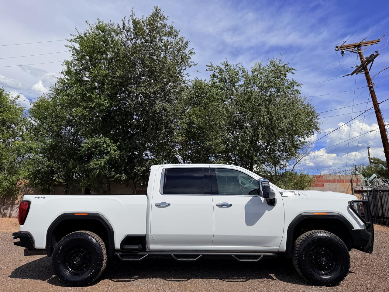 GMC Sierra 2500HD 4WD Crew Cab 159" SLT 2023