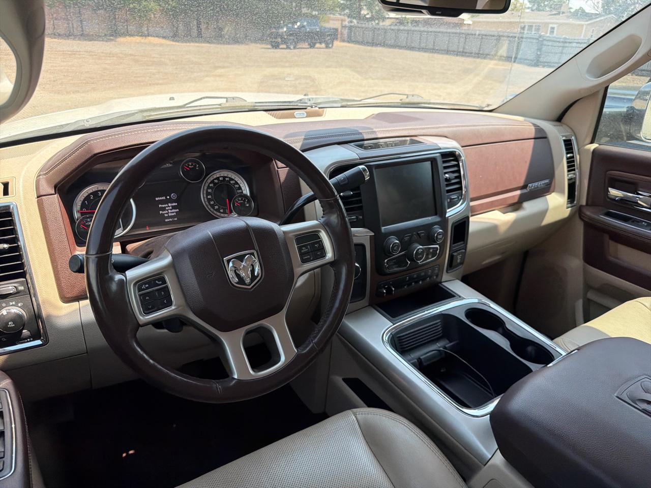 RAM 3500 Laramie 4x4 Crew Cab 8' Box 2017