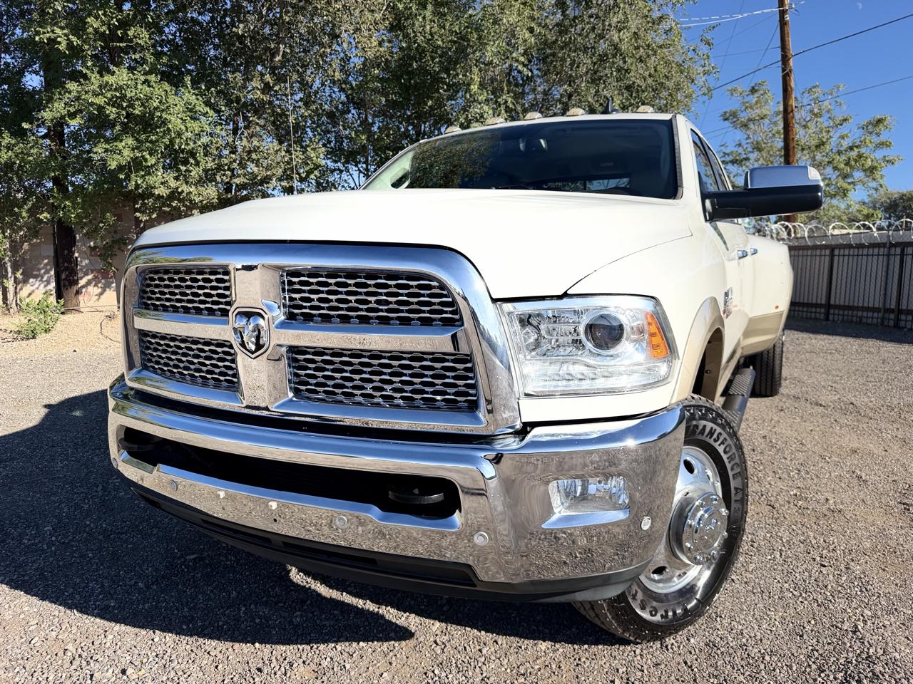 RAM 3500 Laramie 4x4 Crew Cab 8' Box 2017