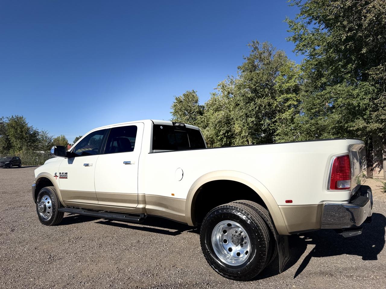 RAM 3500 Laramie 4x4 Crew Cab 8' Box 2017