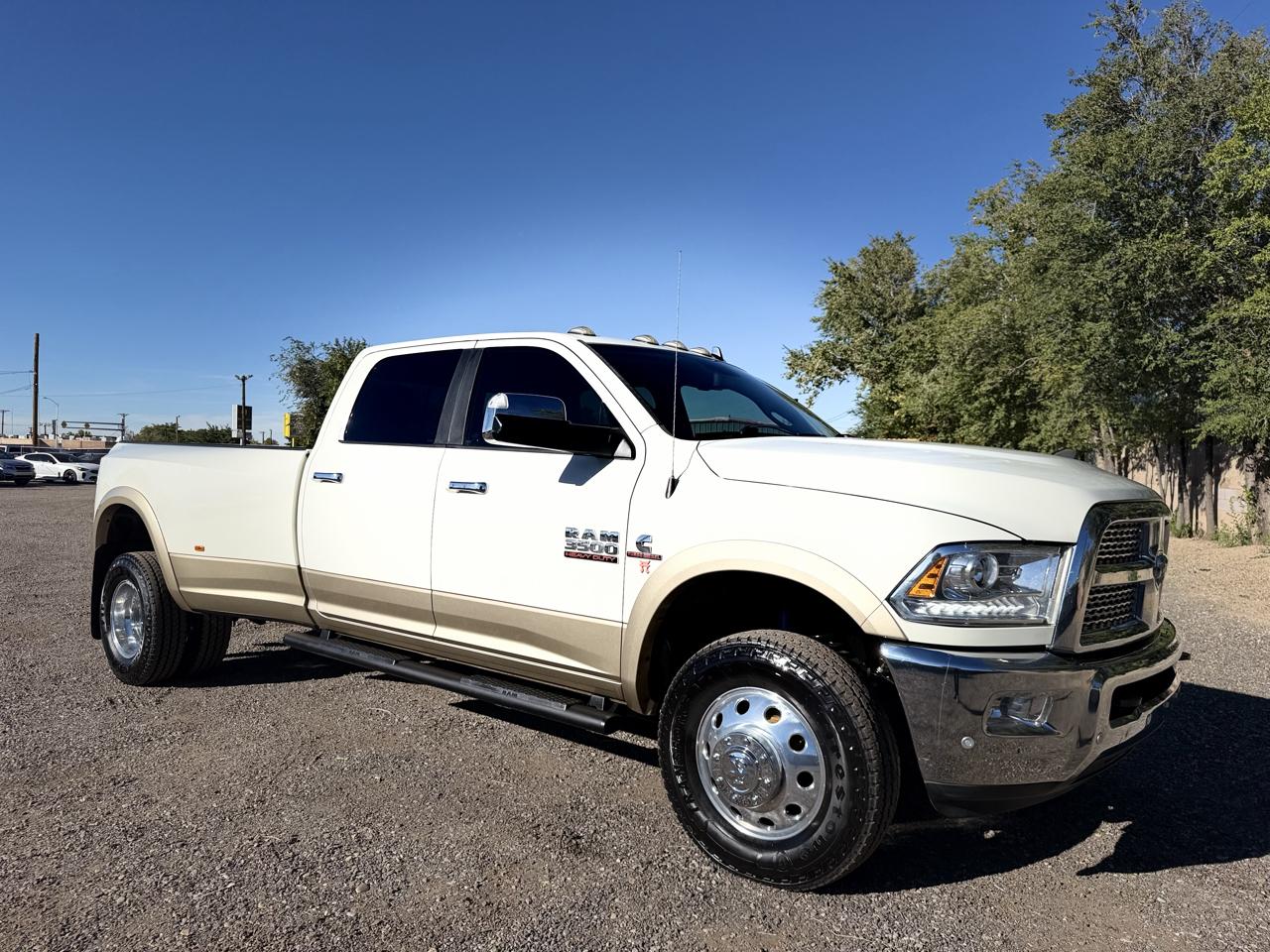 RAM 3500 Laramie 4x4 Crew Cab 8' Box 2017