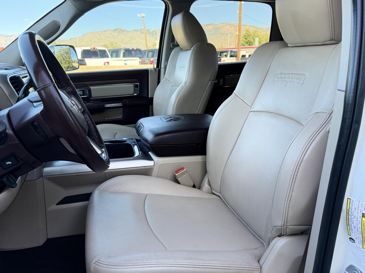 RAM 3500 Laramie 4x4 Crew Cab 8' Box 2017
