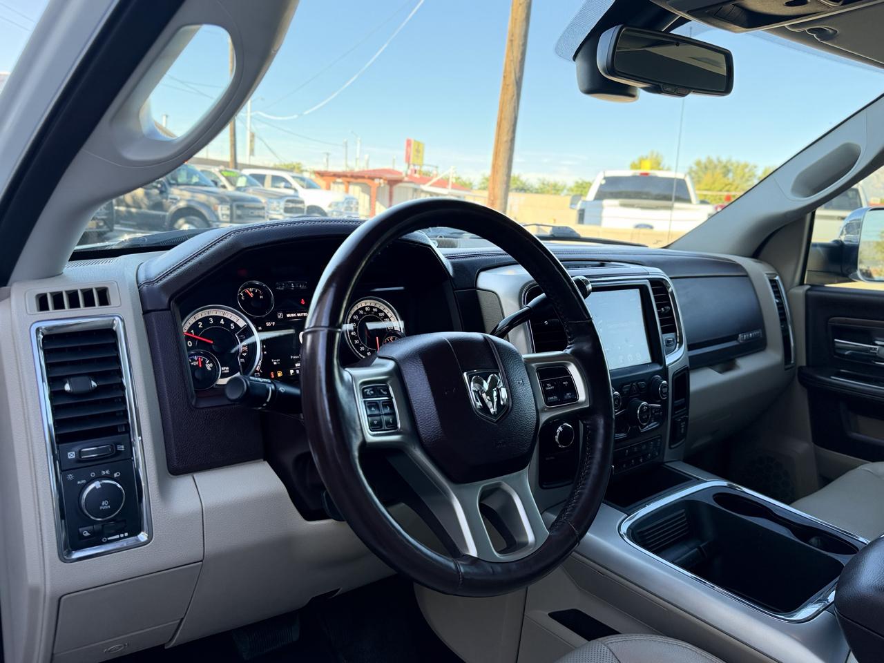 RAM 3500 Laramie 4x4 Crew Cab 8' Box 2017
