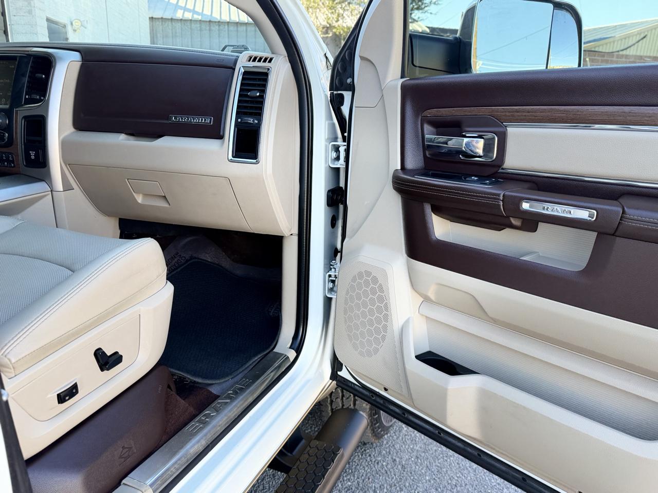 RAM 3500 Laramie 4x4 Crew Cab 8' Box 2017