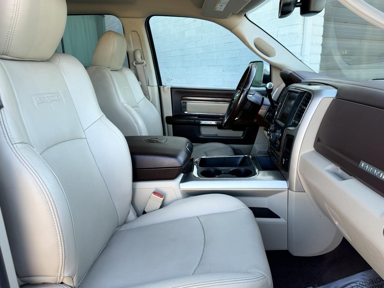 RAM 3500 Laramie 4x4 Crew Cab 8' Box 2017