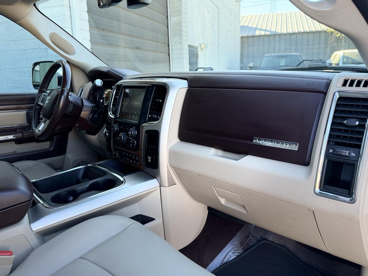 RAM 3500 Laramie 4x4 Crew Cab 8' Box 2017