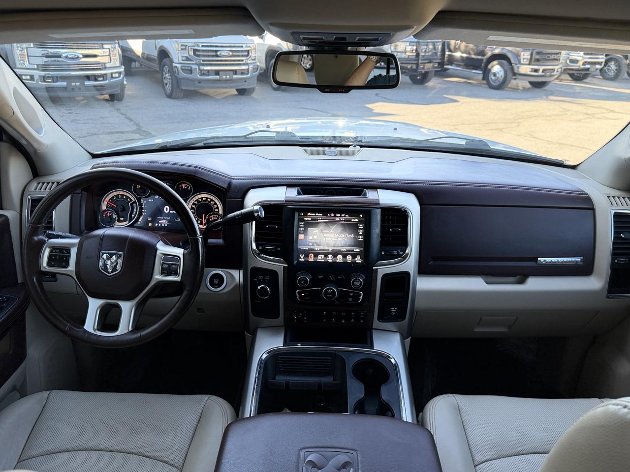 RAM 3500 Laramie 4x4 Crew Cab 8' Box 2017