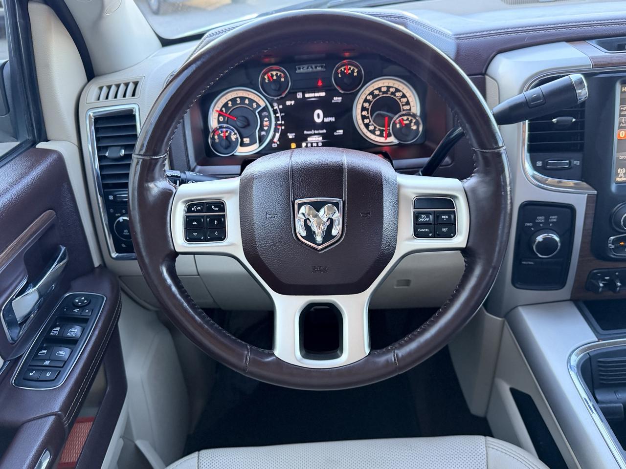 RAM 3500 Laramie 4x4 Crew Cab 8' Box 2017