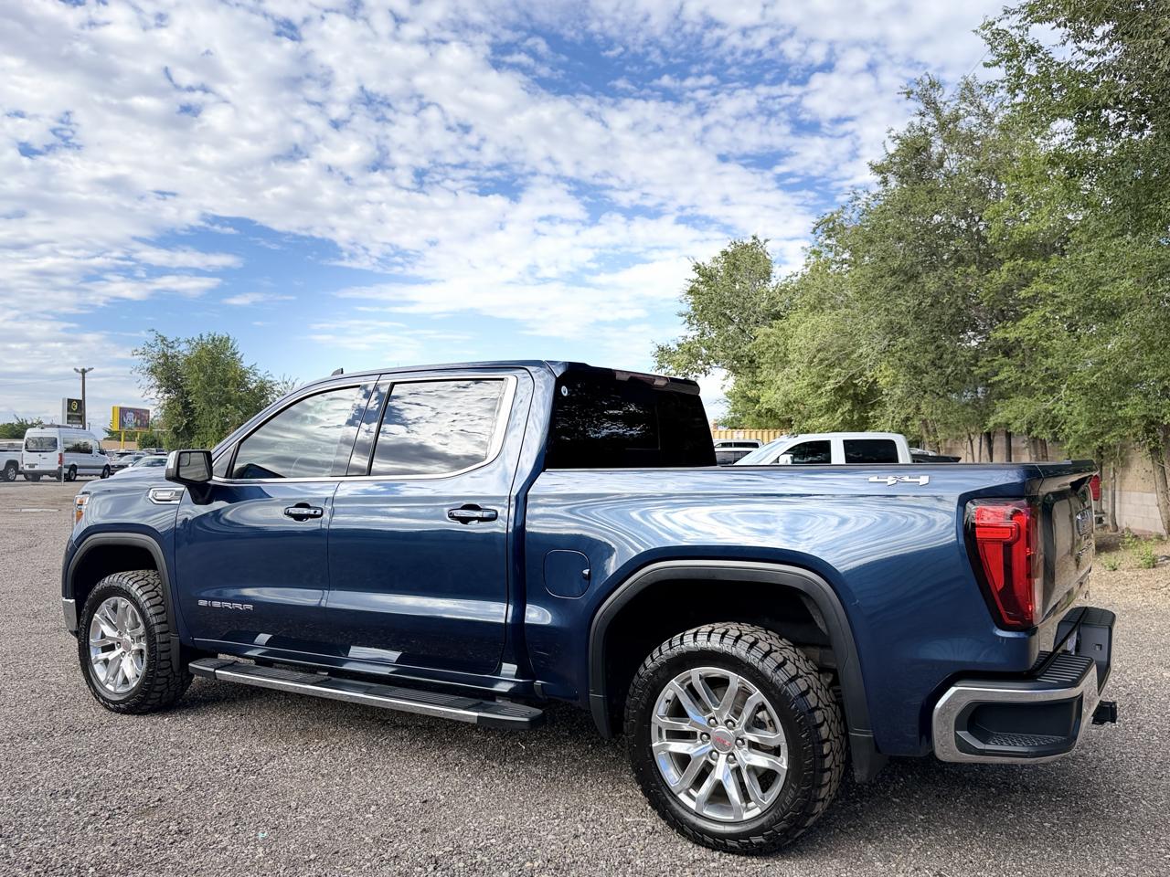 GMC Sierra 1500 4WD Crew Cab 147" SLE 2020