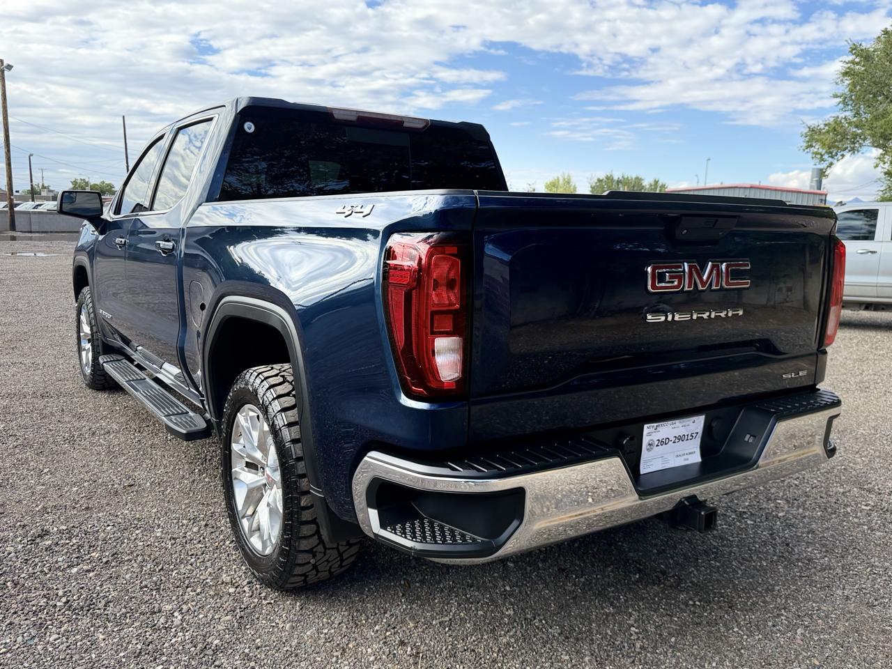 GMC Sierra 1500 4WD Crew Cab 147" SLE 2020
