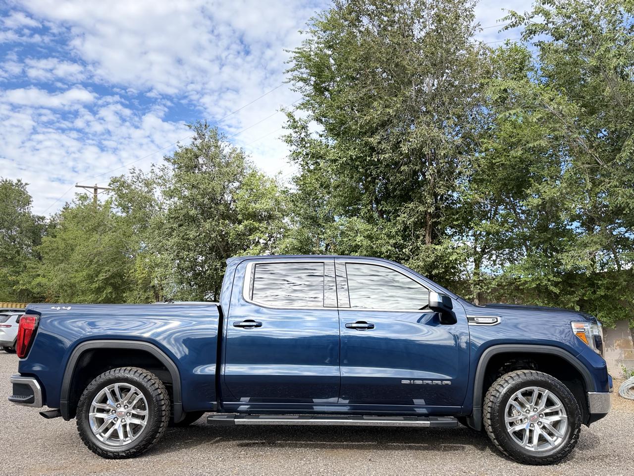 GMC Sierra 1500 4WD Crew Cab 147" SLE 2020