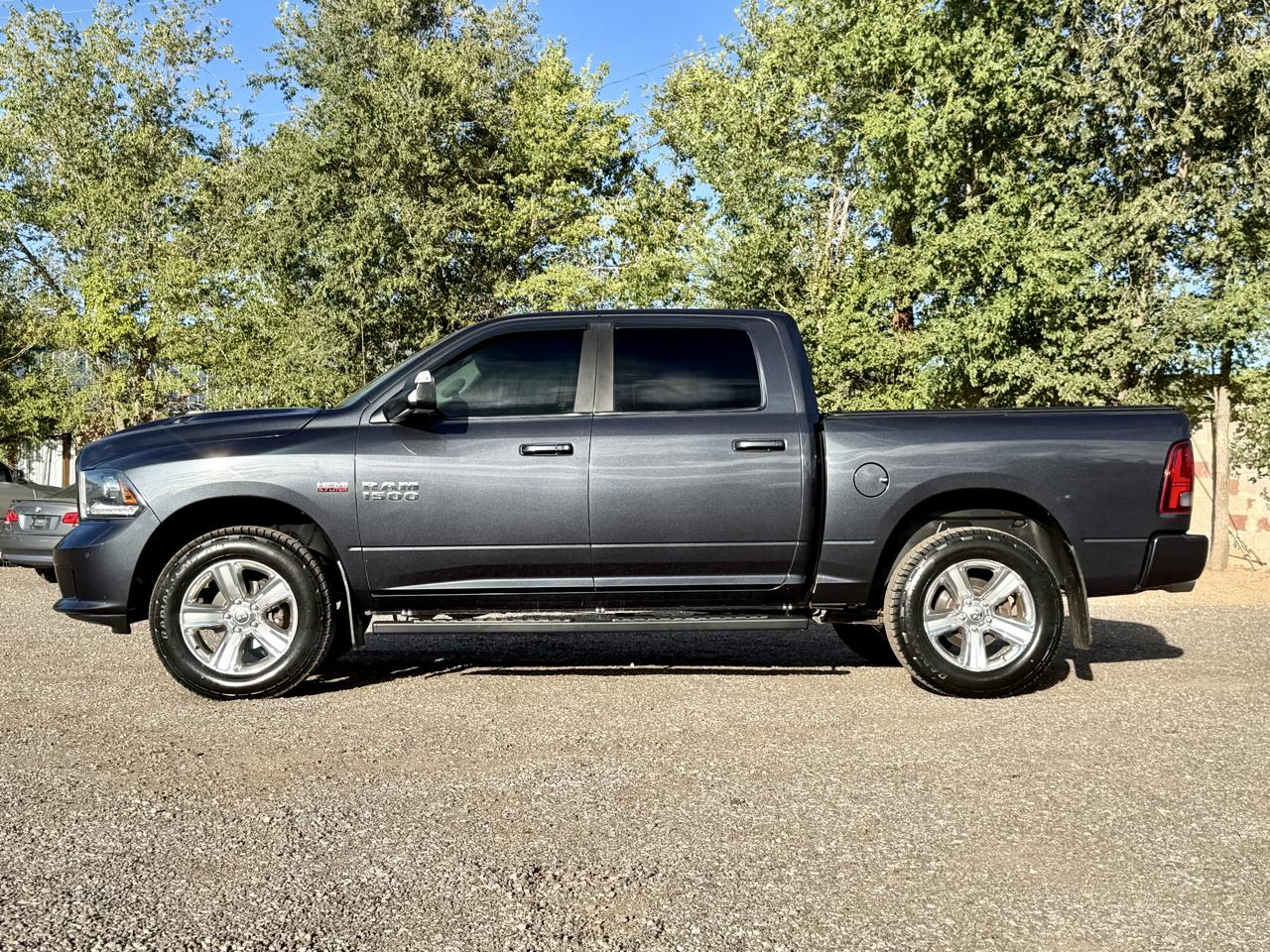 RAM 1500 4WD Crew Cab 140.5" Sport 2016