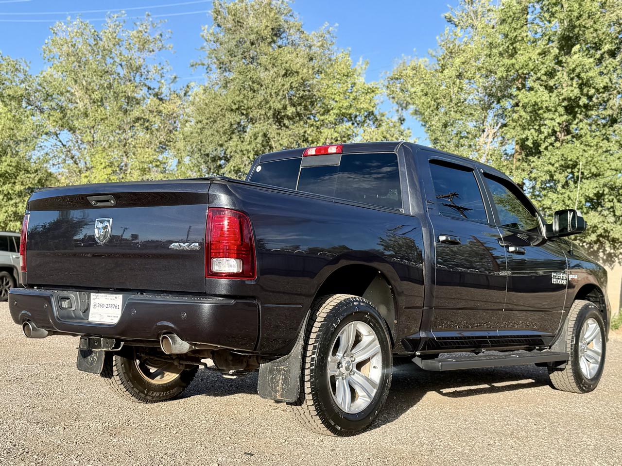 RAM 1500 4WD Crew Cab 140.5" Sport 2016