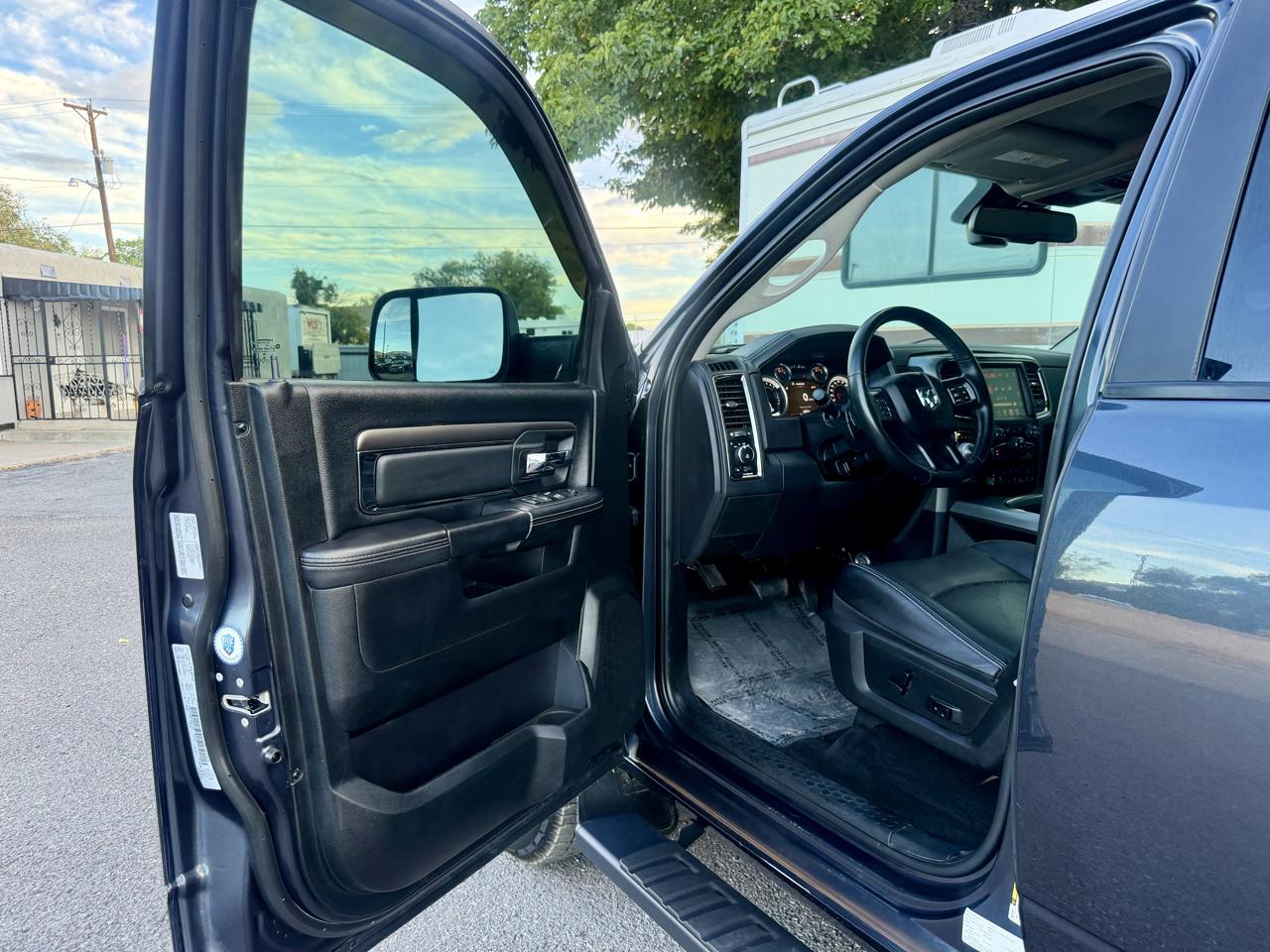 RAM 1500 4WD Crew Cab 140.5" Sport 2016