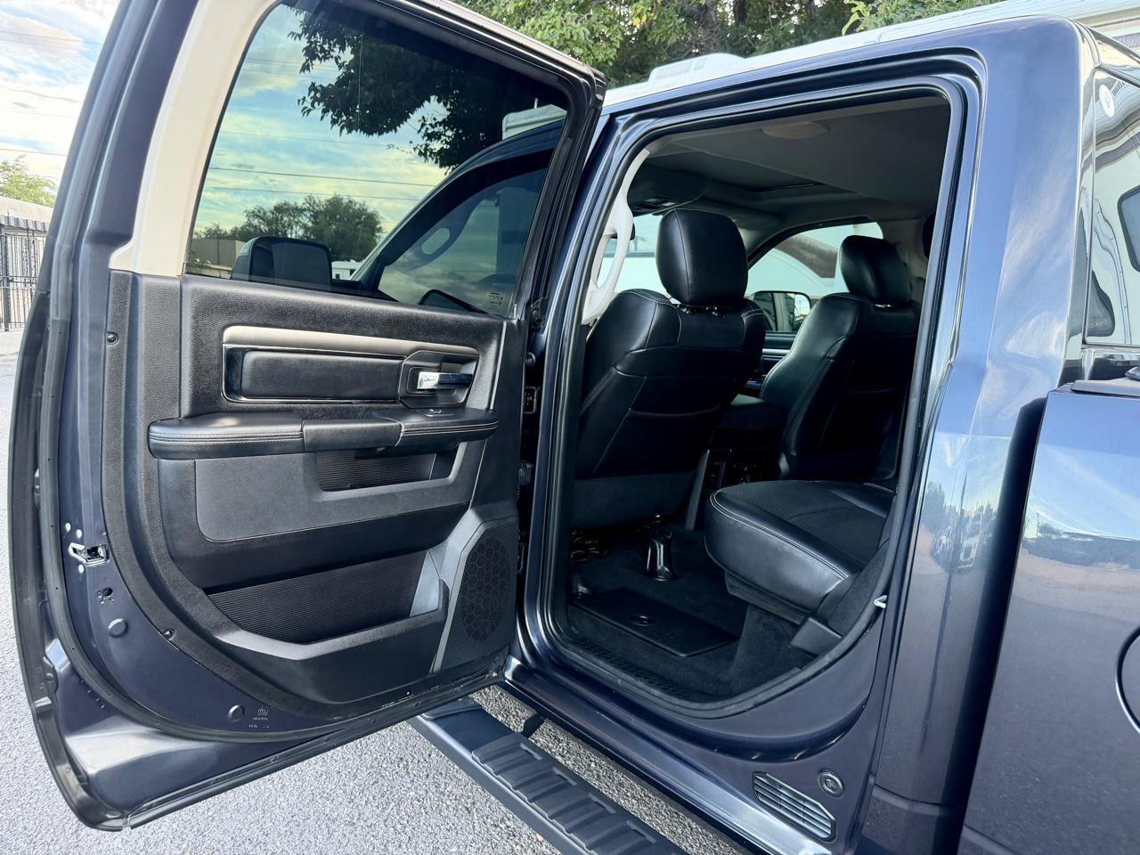RAM 1500 4WD Crew Cab 140.5" Sport 2016
