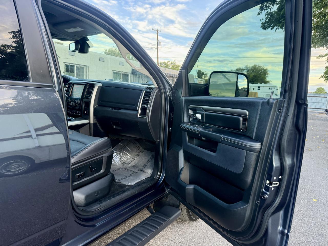 RAM 1500 4WD Crew Cab 140.5" Sport 2016
