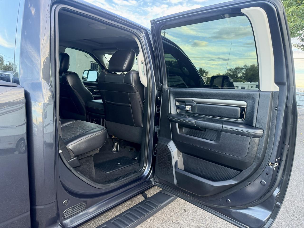 RAM 1500 4WD Crew Cab 140.5" Sport 2016