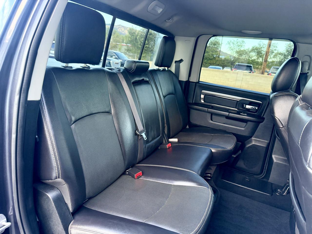 RAM 1500 4WD Crew Cab 140.5" Sport 2016