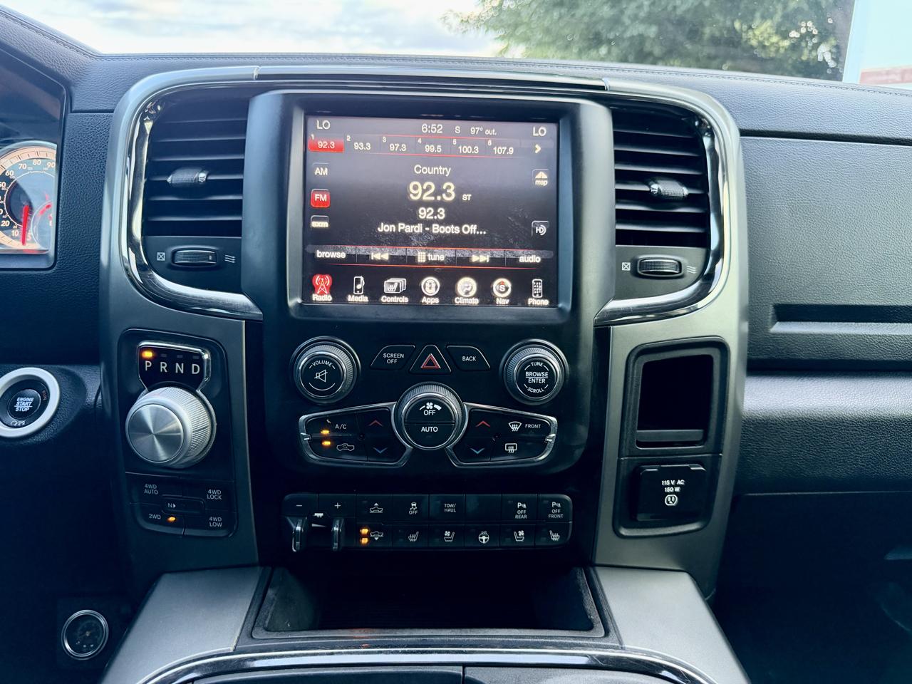 RAM 1500 4WD Crew Cab 140.5" Sport 2016